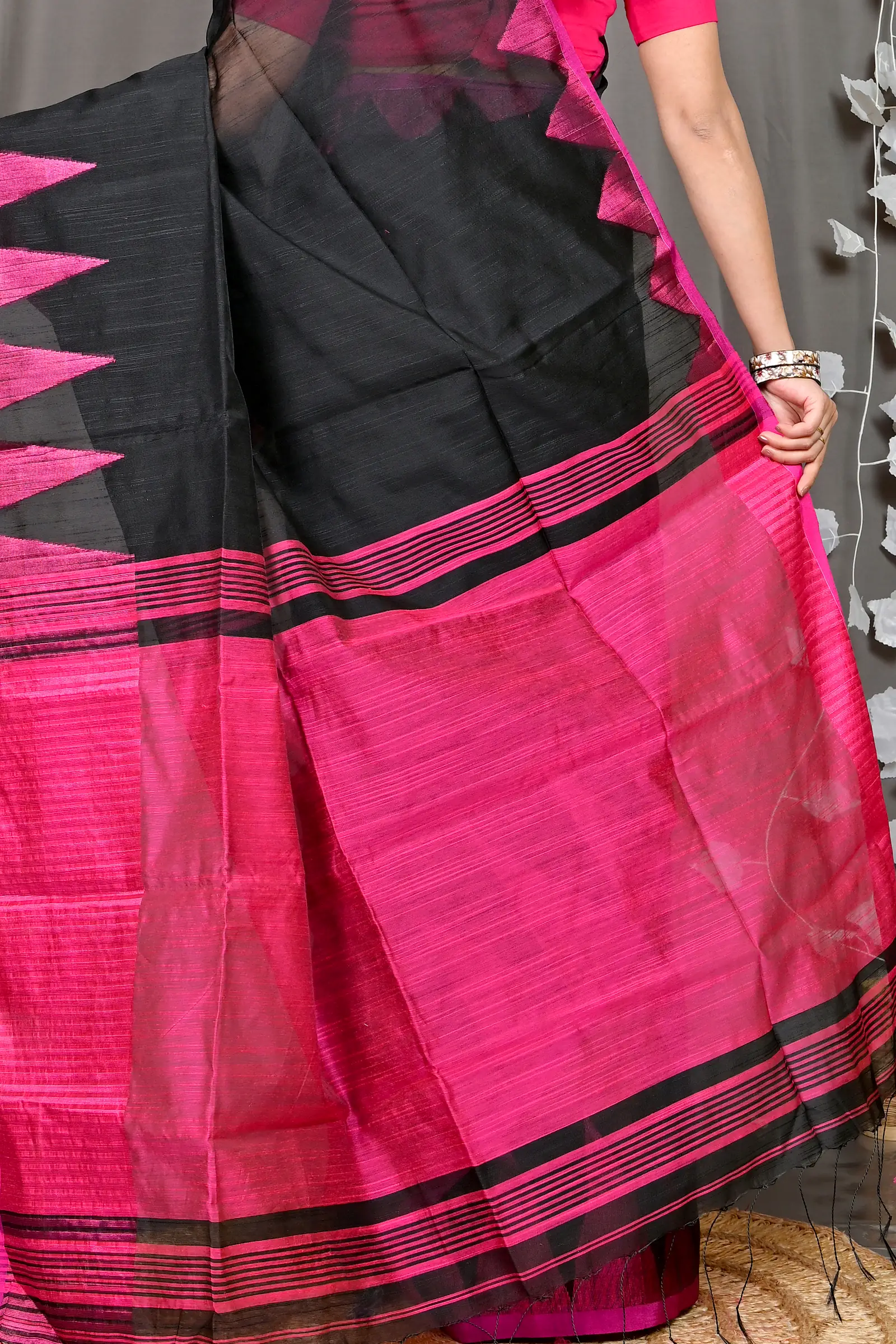 Black Cotton Blended Pariva Hand Loom Saree (350)
